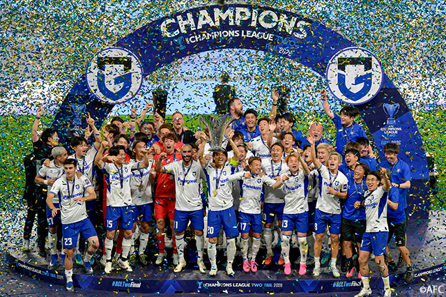 AFCチャンピオンズリーグTwoを制したガンバ大阪の集合写真